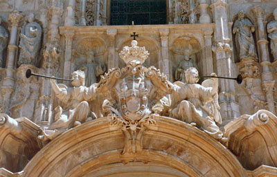 Detalhe da Frontaria do Mosteiro de Santa Cruz Detalhe da Frontaria do Mosteiro de Santa Cruz