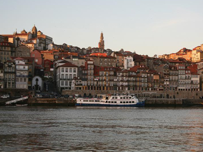 Pra?a da Ribeira vista a partir de Gaia Pra?a da Ribeira vista a partir de Gaia