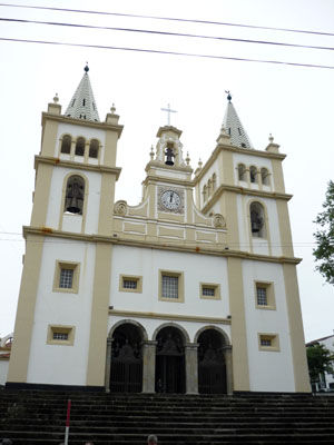 Fachada da S? catedral de Angra do Hero?smo Fachada da S? catedral de Angra do Hero?smo
