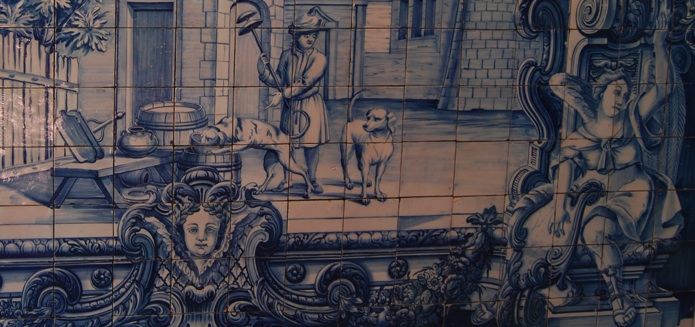 Azulejos com as fábulas de La Fontaine, na Igreja de São Vicente de Fora