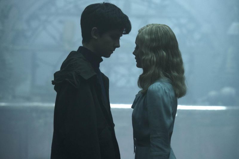 Asa Butterfield e Ella PurnellDR Asa Butterfield e Ella PurnellDR