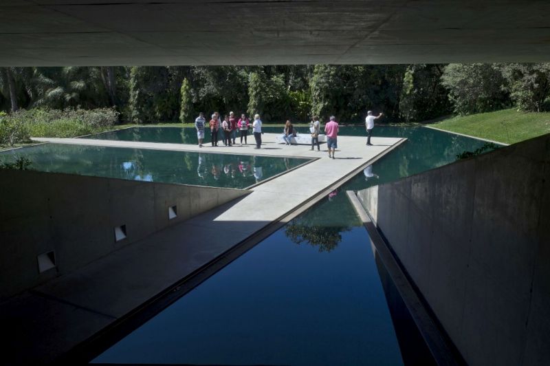 Agora é curadora de arte do museu, onde existem duas piscinasAFP PHOTO / NELSON ALMEIDA Agora é curadora de arte do museu, onde existem duas piscinasAFP PHOTO / NELSON ALMEIDA
