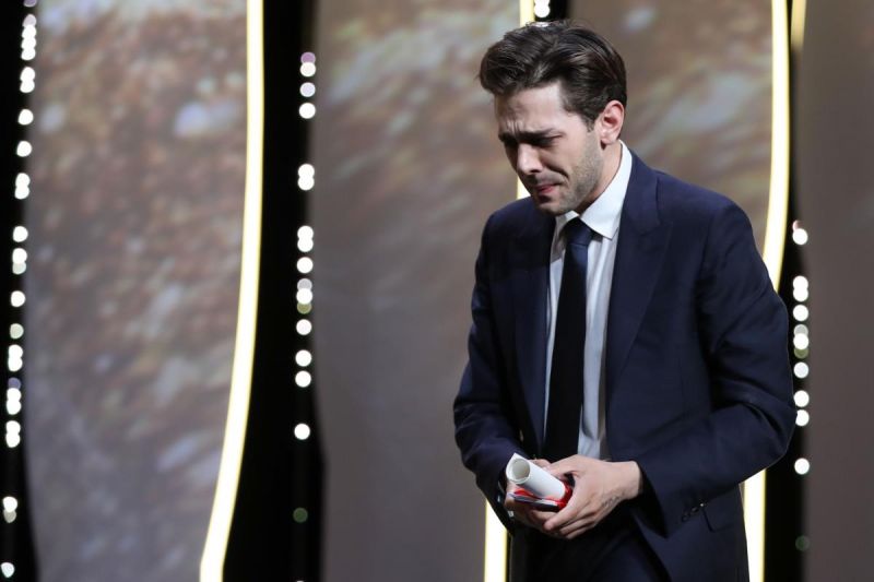 Xavier Dolan emocionou-se ao agradecer o Grande Prémio pelo seu Juste La Fin Du Monde [Valery Hache / AFP]
