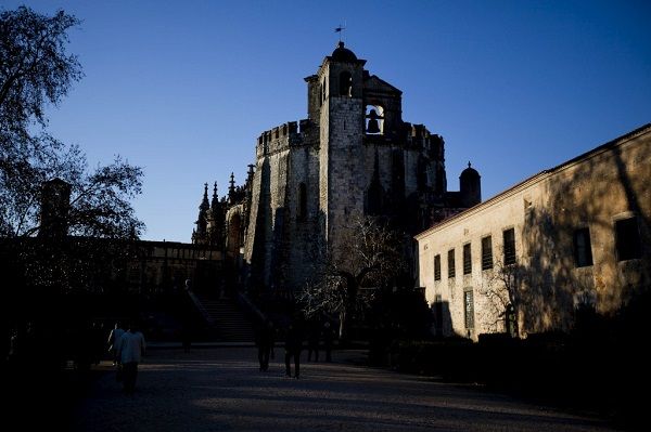 Vista do convento em que se vê a charola, a sua igreja em rotunda - Miguel Manso Vista do convento em que se vê a charola, a sua igreja em rotunda - Miguel Manso