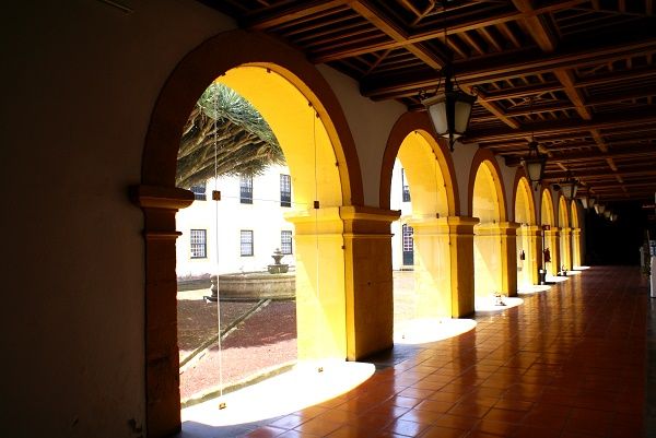 Palácio dos Capitães Generais, arcados do pátio interior [Angra do Heroísmo]