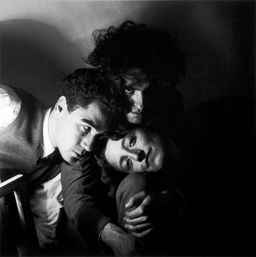 Fernando Vespeira, Alexandre O'Neill e Norta Mitrani, juntos no retrato "Abraços Lisboetas" (1949) foto DR/ Museu Berardo Fernando Vespeira, Alexandre O'Neill e Norta Mitrani, juntos no retrato "Abraços Lisboetas" (1949) foto DR/ Museu Berardo