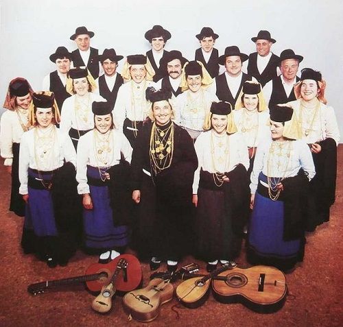 Grupo de Cantares de Manhouce Grupo de Cantares de Manhouce