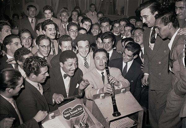 Primeira jam-session pública realizada em Portugal (Lisboa, Café Chave d'Ouro, 1948). Lisboa, Torre do Tombo