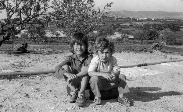 Dois rapazitos no intervalo de um jogo de futebol, Vila Verdinho, Romeu (1963) Dois rapazitos no intervalo de um jogo de futebol, Vila Verdinho, Romeu (1963)