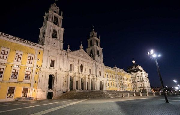 O livro acompanha a construção do Convento de Mafra, iniciada em 1707 | Carlos Manuel Martins/ Global Imagens