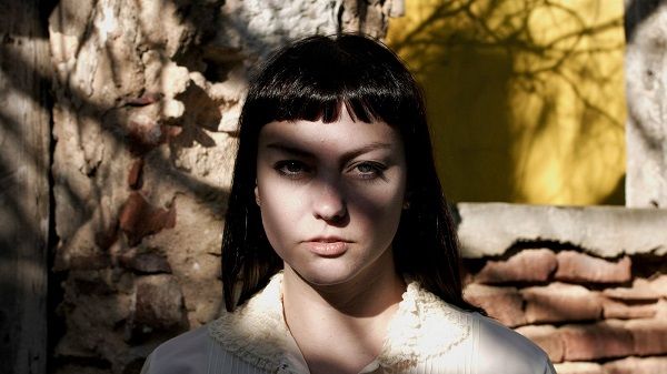 A americana Angel Olsen passou temporada em Lisboa a ouvir fado. Foi para estúdio com músicos para gravar músicas da Amália, algumas cantadas em português, e foi feito um documentário dessa experiência, que está por lançar. A americana Angel Olsen passou temporada em Lisboa a ouvir fado. Foi para estúdio com músicos para gravar músicas da Amália, algumas cantadas em português, e foi feito um documentário dessa experiência, que está por lançar.