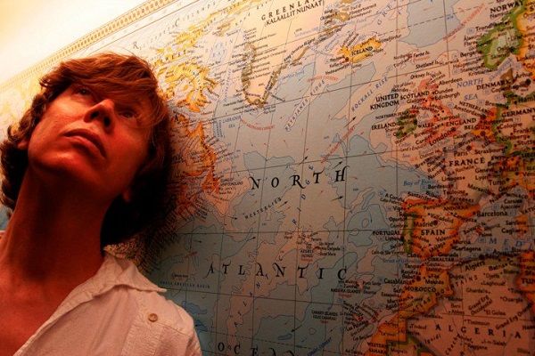 Thurston Moore (Sonic Youth) esteve na ilha de São Miguel, Açores; dessa residência resultou um livro de letras traduzidas para português. Thurston Moore (Sonic Youth) esteve na ilha de São Miguel, Açores; dessa residência resultou um livro de letras traduzidas para português.