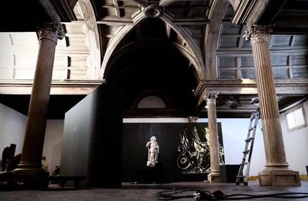 Vista geral da Capela do Noviciado, que foi projetada por João de Castilho e que na exposição serve de cenário ao núcleo dedicado a São Miguel Arcanjo Vista geral da Capela do Noviciado, que foi projetada por João de Castilho e que na exposição serve de cenário ao núcleo dedicado a São Miguel Arcanjo