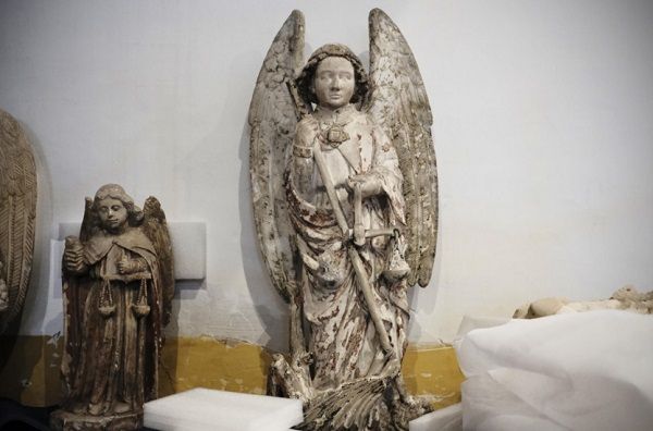 São Miguel Arcanjo (séc. XV), de João Afonso, parte do acervo do Museu Nacional de Machado de Castro São Miguel Arcanjo (séc. XV), de João Afonso, parte do acervo do Museu Nacional de Machado de Castro