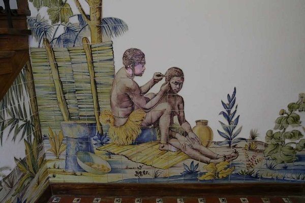 Azulejos Sant'Anna na chamada "Casa da Direção", representam cenas da vida em África. Foram aqui colocados aquando da eXposição do Mundo Português, em 1940 Azulejos Sant'Anna na chamada "Casa da Direção", representam cenas da vida em África. Foram aqui colocados aquando da eXposição do Mundo Português, em 1940