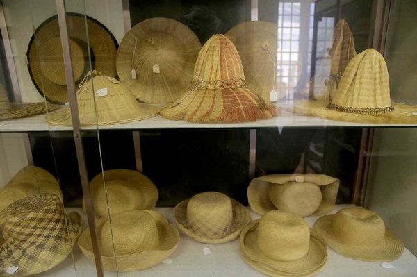 Várias tipologias de chapéus Várias tipologias de chapéus