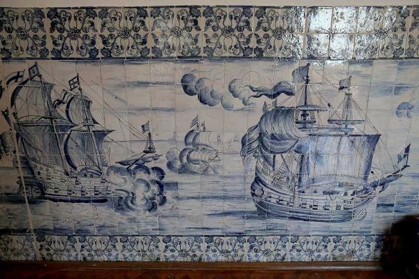Na sala dos azulejos de batalha, pode vir a ser instalado um núcleo de peças dedicado à ciência da guerra Na sala dos azulejos de batalha, pode vir a ser instalado um núcleo de peças dedicado à ciência da guerra