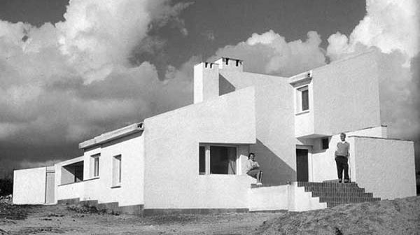 Casa Albarraque, desenhada por Raul Hestnes Ferreira. Foto: Luís Pavão Casa Albarraque, desenhada por Raul Hestnes Ferreira. Foto: Luís Pavão