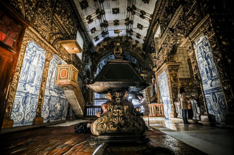 Na Capela das Albertas sente-se o peso do barroco, período em que todas as artes se aliam para criar um efeito de conjunto arrebatador [Foto: Daniel Rocha]