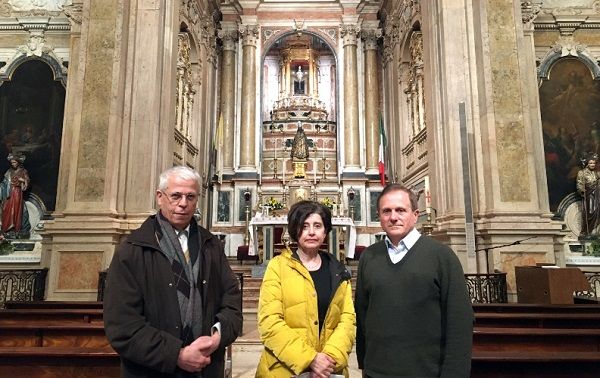 Padre Manuel da Nóbrega, Nunziatella Alessandrini e o reitor da Igreja do Loreto, o padre Francesco Temporin Padre Manuel da Nóbrega, Nunziatella Alessandrini e o reitor da Igreja do Loreto, o padre Francesco Temporin