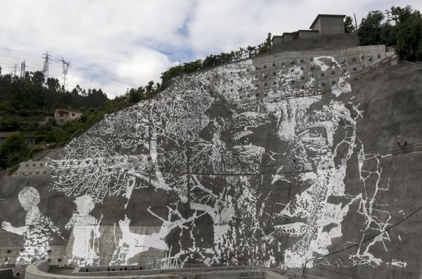 Vhils ocupou a barragem da Caniçada com um "gigantesco mural". DR Vhils ocupou a barragem da Caniçada com um "gigantesco mural". DR