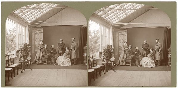 Carlos Relvas com Margarida Amália Relvas e familiares no primeiro estúdio fotográfico, Golegã] 1867-1869