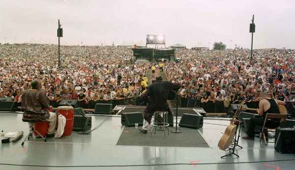 Richie Havens atua no segundo dia do Festival de Woodstock, em 1969_Joe Traver/Reuters Richie Havens atua no segundo dia do Festival de Woodstock, em 1969_Joe Traver/Reuters
