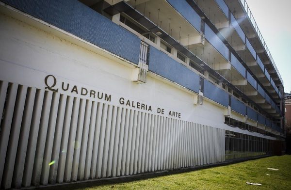 A icónica fachada da galeria que a câmara agora reserva aos artistas com um percurso consolidado e a propostas mais experimentais_Nuno Ferreira Santos A icónica fachada da galeria que a câmara agora reserva aos artistas com um percurso consolidado e a propostas mais experimentais_Nuno Ferreira Santos