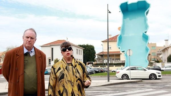 "Portugal a Banhos" está em frente ao portão principal de Serralves "Portugal a Banhos" está em frente ao portão principal de Serralves