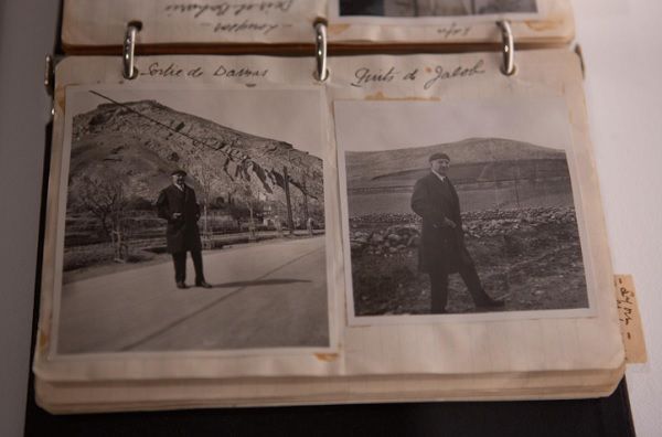 Era um viajante regular, havendo diários de viagens, desenhos, postais ou fotos que o comprovam_Miguel Manso Era um viajante regular, havendo diários de viagens, desenhos, postais ou fotos que o comprovam_Miguel Manso