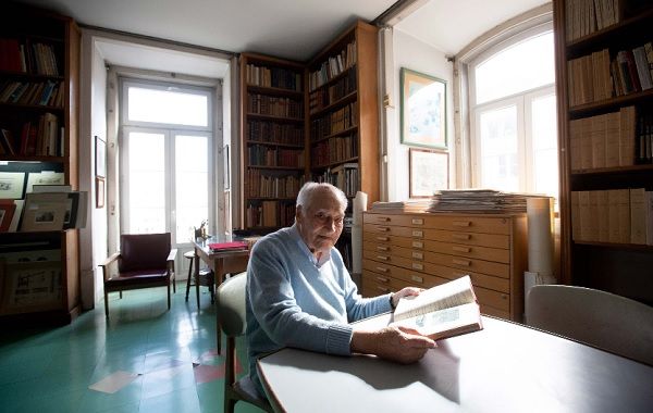 O único exemplar conhecido das Sátiras, de Sá de Miranda, hoje depositado na Biblioteca Nacional, é uma das muitas raridades que passaram pelas mãos de João Rodrigues Pires O único exemplar conhecido das Sátiras, de Sá de Miranda, hoje depositado na Biblioteca Nacional, é uma das muitas raridades que passaram pelas mãos de João Rodrigues Pires