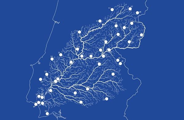 Mapa da Bacia Hidrográfica do Tejo com os 40 locais que dão corpo ao guia  Mapa da Bacia Hidrográfica do Tejo com os 40 locais que dão corpo ao guia