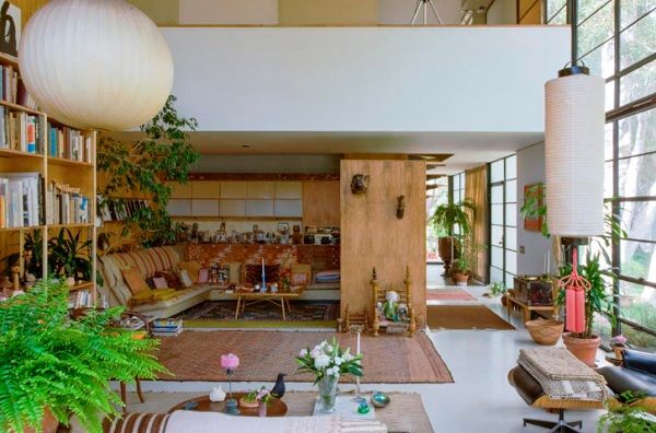 A sala em 2013: a varanda forma um teto para um nicho numa sala em open space Leslie Schwartz/Eames Office A sala em 2013: a varanda forma um teto para um nicho numa sala em open space Leslie Schwartz/Eames Office