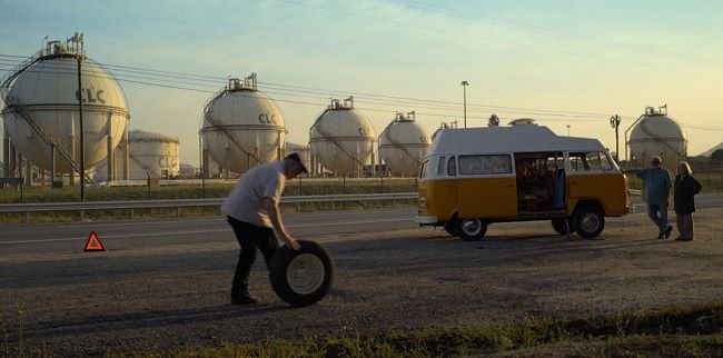 "Prazer, Camaradas!": o investigador e cineasta José Filipe Costa pega em experiências verídicas do pós-25 de Abril, vividas por estrangeiros e emigrantes. DR "Prazer, Camaradas!": o investigador e cineasta José Filipe Costa pega em experiências verídicas do pós-25 de Abril, vividas por estrangeiros e emigrantes. DR