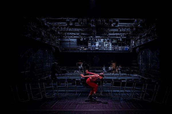 Josefa Pereira ensaia o seu solo no Teatro do Bairro Alto - Foto Reinaldo Rodrigues/ Global Imagens