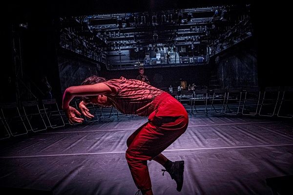 Josefa Pereira ensaia o seu solo no Teatro do Bairro Alto - Foto Reinaldo Rodrigues/ Global Imagens