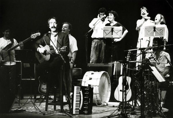 1987: espetáculo no Teatro Villaret, em Lisboa - Foto Arquivo DN