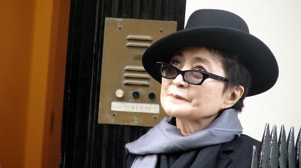 Yoko Ono numa aparição pública em 2010. Foto: Simon Harriyott/Flickr