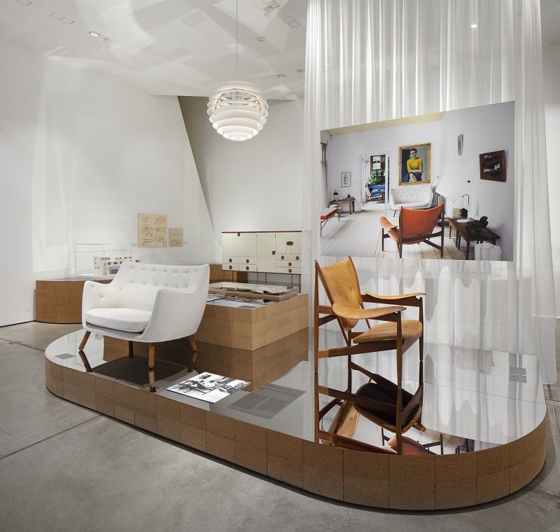 Installation view » Home Stories: 100 Years, 20 Visionary Interiors « © Vitra Design Museum, Photo: Ludger Paffrath 