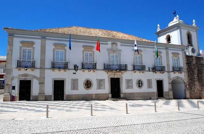 Fachada da Câmara Municipal de Loulé - C.M.Loulé - Mira