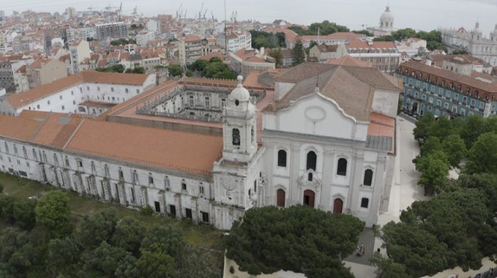 O primeiro episódio tem como cenário o Convento da Graça, em Lisboa [RTP2]