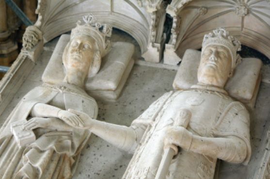 Estátuas jacentes de D. João I e de D. Filipa de Lencastre (Batalha).