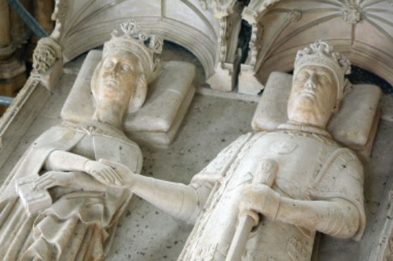 Estátuas jacentes de D. João I e de D. Filipa de Lencastre (Batalha). Estátuas jacentes de D. João I e de D. Filipa de Lencastre (Batalha).