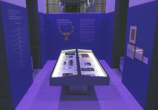 Imagem da mostra que ocupa todo o espaço central da exposição permanente do Museu Imagem da mostra que ocupa todo o espaço central da exposição permanente do Museu