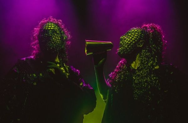 Concerto do casal queer de performers e músicos brasileiros Venga Venga_Ana Viotti Concerto do casal queer de performers e músicos brasileiros Venga Venga_Ana Viotti