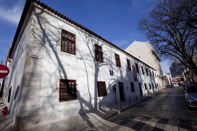 A fundação situa-se no atelier que o casal de artistas dividiu em Lisboa_Dario Cruz