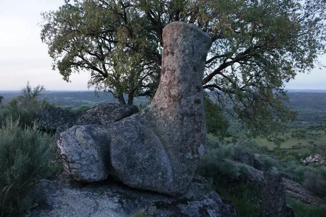 Existem muitos vestigíos em locais de difícil acesso_C.M. Marvão