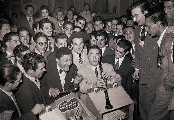Primeira jam-session pública realizada em Portugal (Lisboa, Café Chave d'Ouro, 1948). Lisboa, Torre do Tombo 