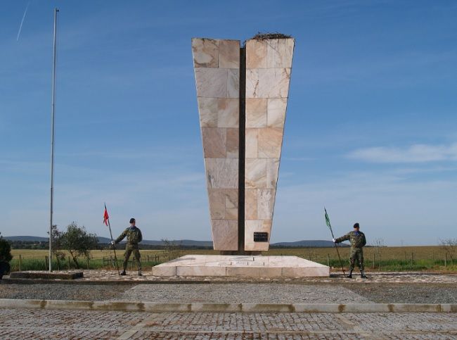 Monumento evovativo da Batalha dos Atoleiros DR Monumento evovativo da Batalha dos Atoleiros DR