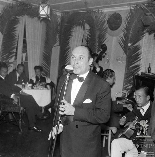 Maximiano de Sousa durante uma atuação no Hotel Bela Vista © Museu de Fotografia da Madeira - Atelier Vicente's